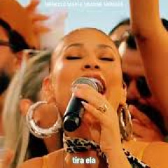 SImone Mendes e Grupo Menos é Mais